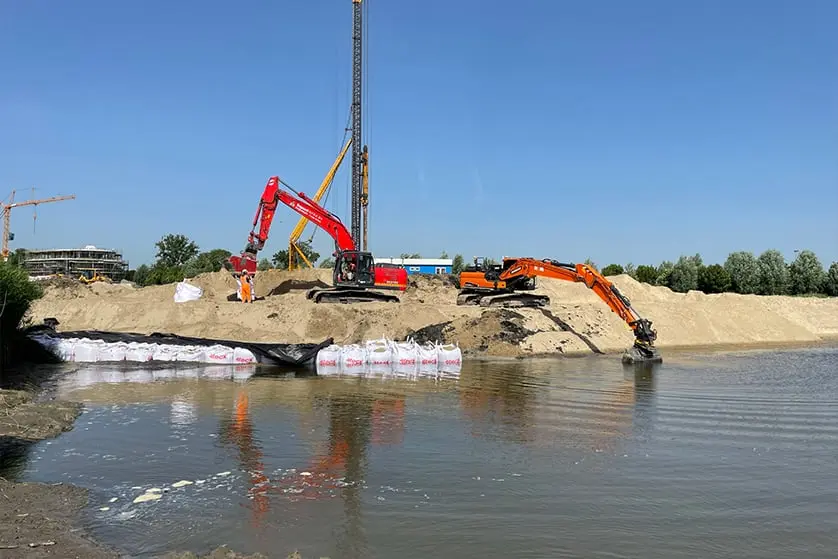 Bouwrijp maken big bags waterkant stutten