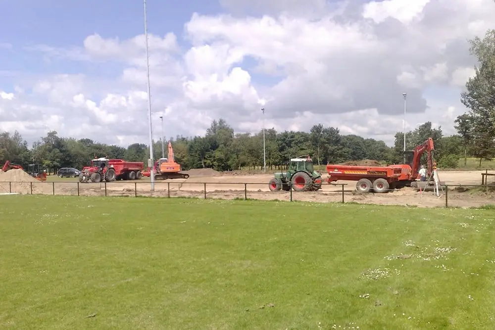 Sportveld kunstgras aanleggen Bogaard Infra