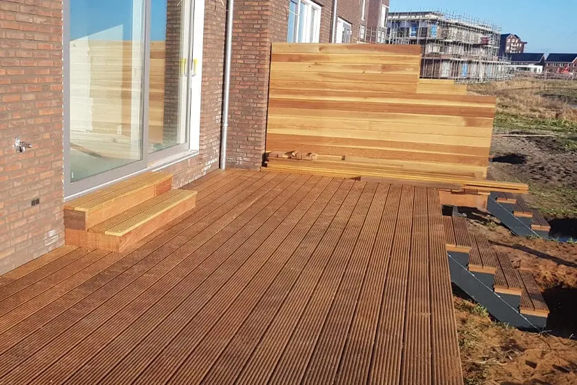 Terrein inrichting vlonder trappen nieuwbouw Bogaard Infra BV